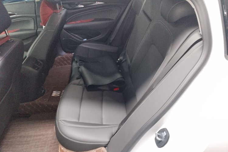 别克 君威 2024款 28T 纵享版中控内饰7004