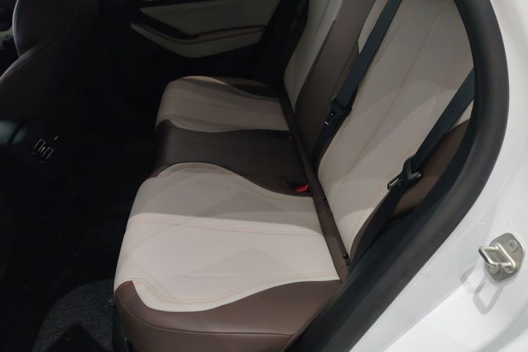 比亚迪 秦PLUS 2024款 荣耀版 DM-i 55KM领先型中控内饰21