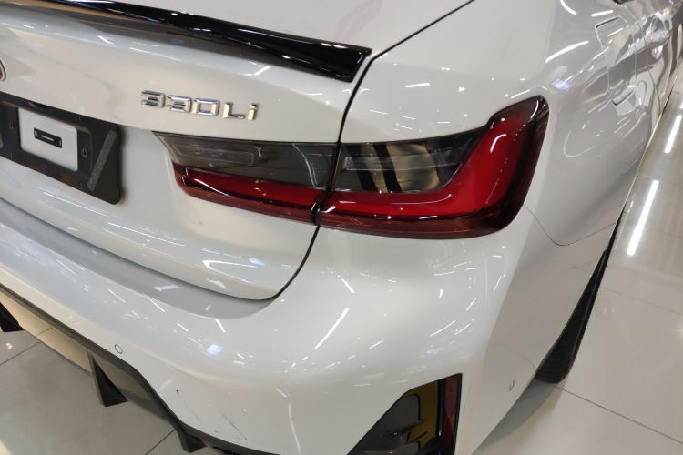 宝马3系 2025款 330Li M运动曜夜套装车身外观9