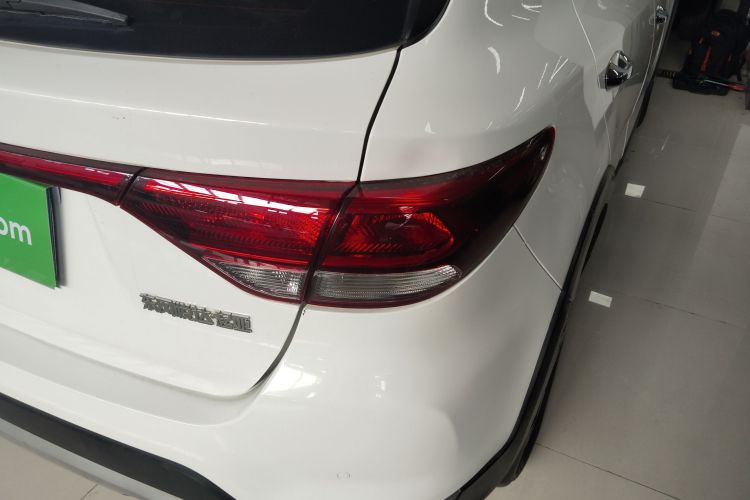 起亚 KX CROSS 2017款 1.4L AT GLS车身外观9