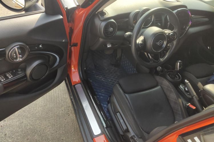 MINI 2018款 1.5T COOPER 经典派 五门版中控内饰20