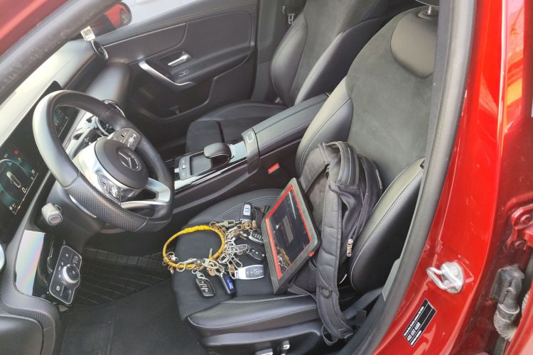 奔驰A级 2019款 改款 A 180 L 运动轿车中控内饰19