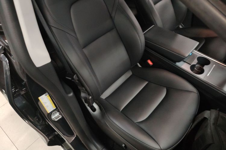 特斯拉 Model Y 2024款 长续航全轮驱动版局部细节41