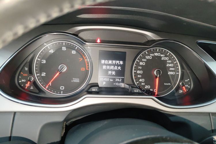 奥迪A4L 2016款 35 TFSI 典藏版 S line舒适型局部细节14