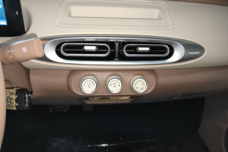 五菱汽车 宏光MINIEV 2025款 四门版 进阶款中控内饰16