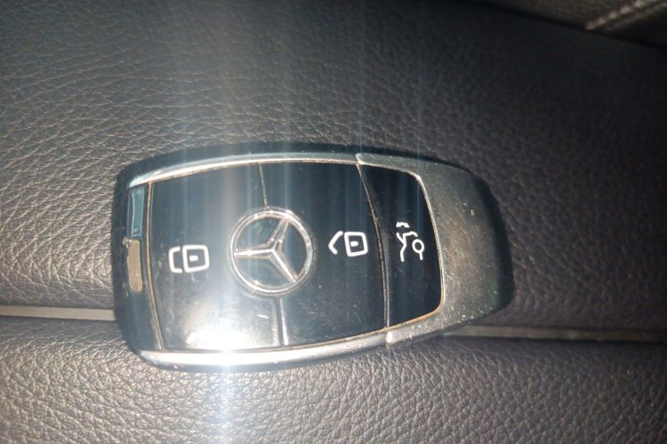 奔驰E级 2016款 E 200 L 运动型中控内饰11