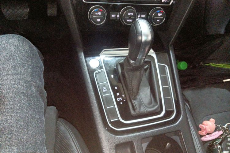 大众 迈腾 2019款 330TSI DSG 尊贵型 国V中控内饰18