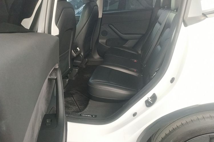 特斯拉 Model Y 2023款 后轮驱动版中控内饰7004