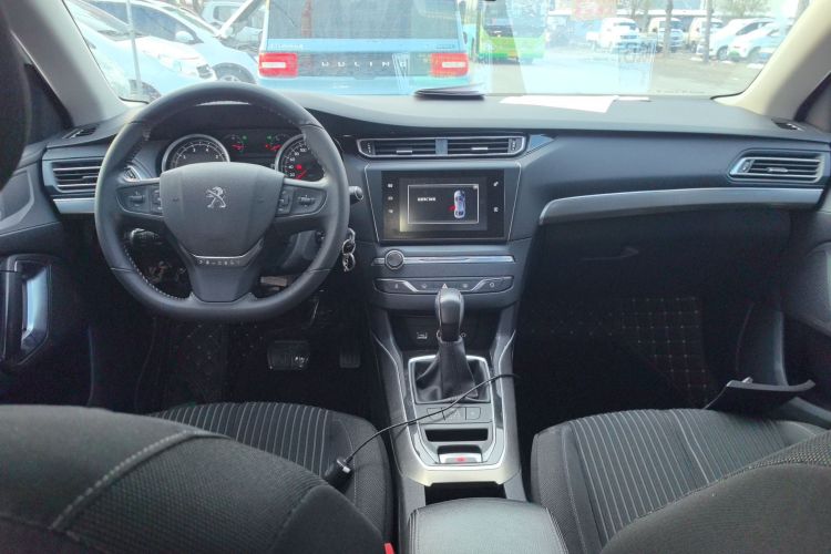 标致408 2015款 1.2T 自动豪华版中控内饰12