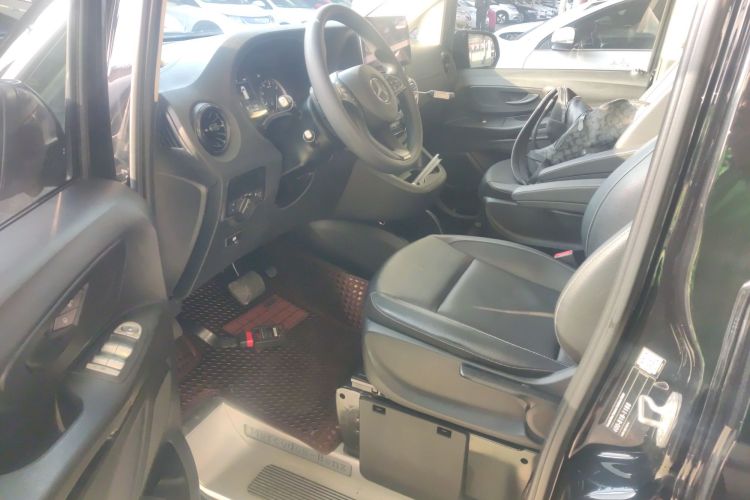 奔驰 威霆 2021款 2.0T 精英版 7座中控内饰7003