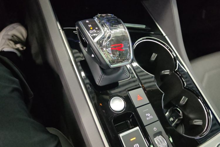 大众 途锐  3.0TSI 锐享版 经典运动套装中控内饰18