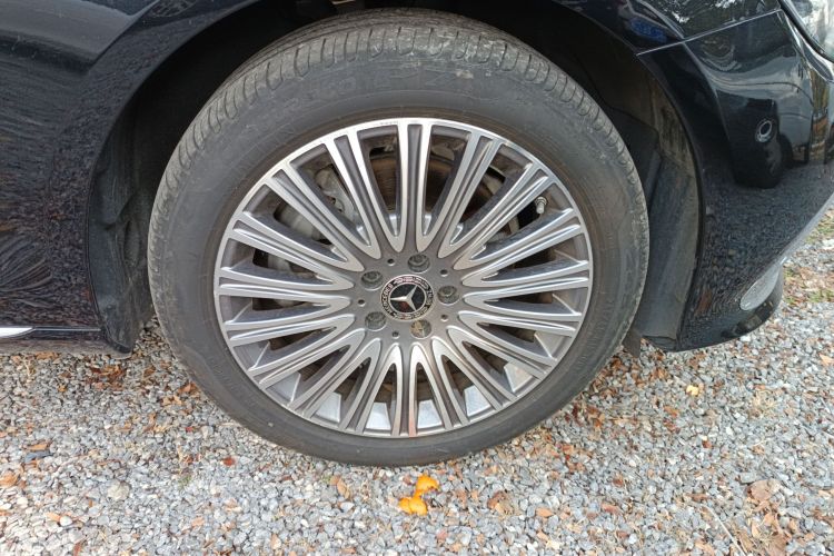 奔驰E级 2023款 E 300 L 时尚型车身外观10