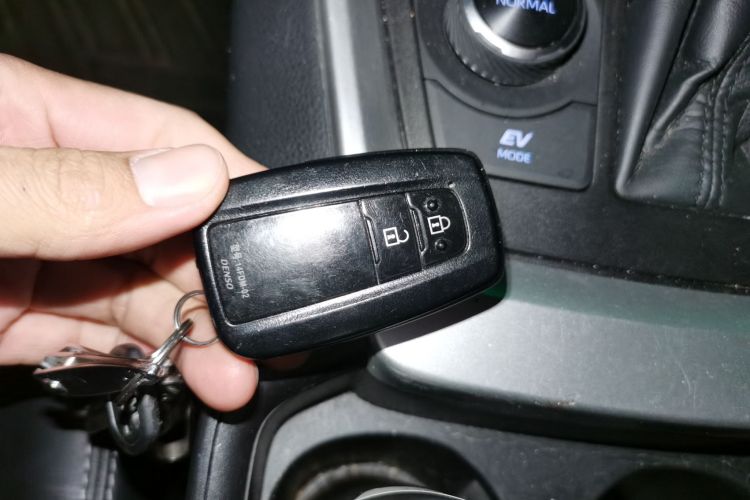 丰田 威兰达 2020款 双擎 2.5L E-CVT四驱豪华版中控内饰11