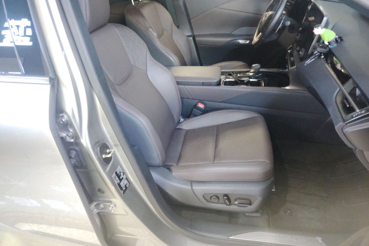 雷克萨斯RX新能源 2025款 450h+ 四驱畅享版局部细节41