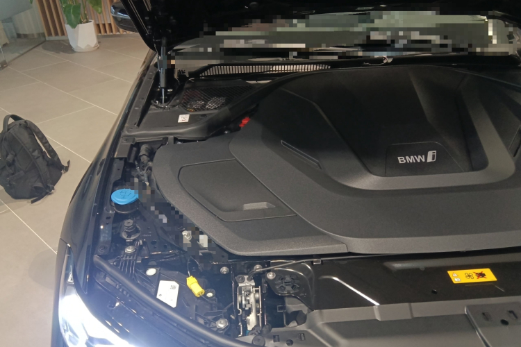 宝马i3 2025款 eDrive 40 L 曜夜套装机舱底盘25