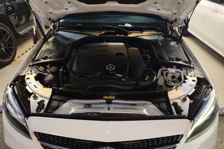 奔驰C级 2019款 C 260 运动版机舱底盘24