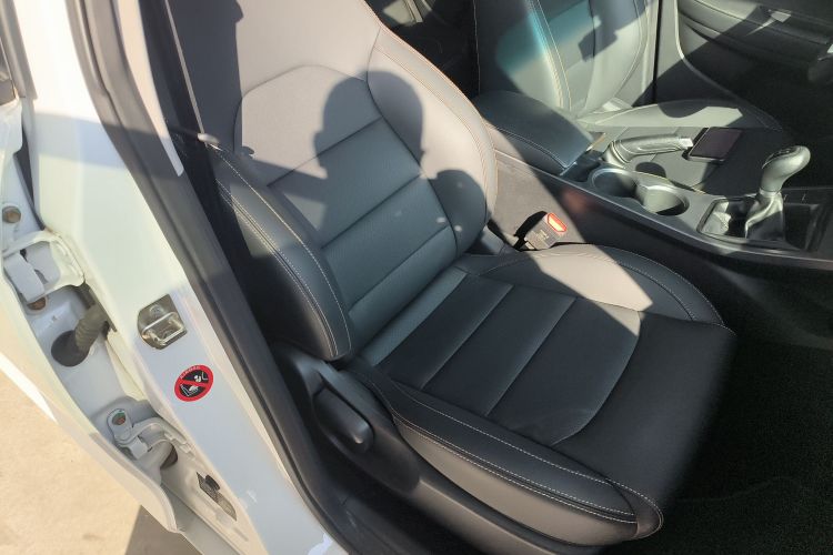 吉利汽车 帝豪 2019款 领军版 1.5L 手动向上互联型 国V局部细节41