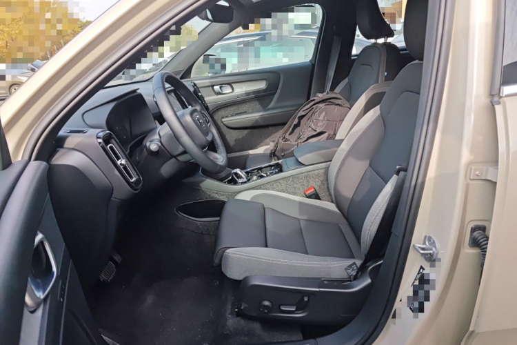 沃尔沃XC40 2025款 B3 智远豪华版中控内饰19