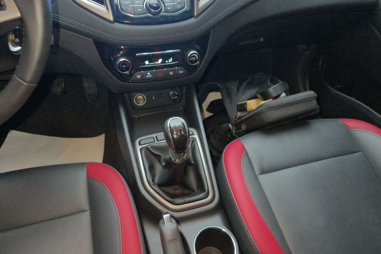 长安 逸动 2016款 XT 1.6L 手动俊酷型中控内饰18