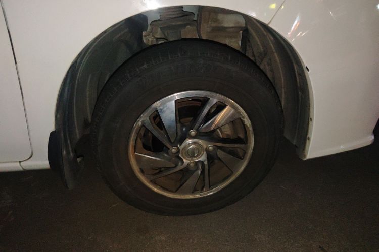 日产NV200 2016款 改款 1.6L CVT豪华型车身外观6007