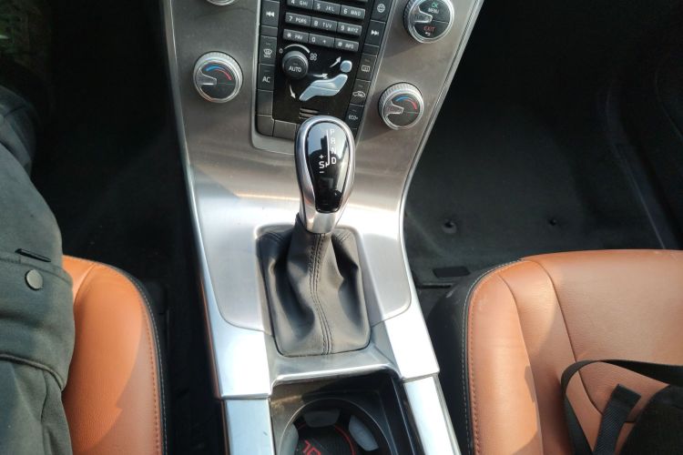 沃尔沃S60 2018款 S60L T3 智进进取版中控内饰18