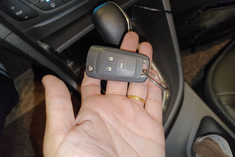 别克 英朗 2015款 18T 双离合豪华型中控内饰11