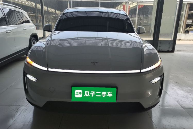 特斯拉 Model Y 2025款 后轮驱动版车身外观2