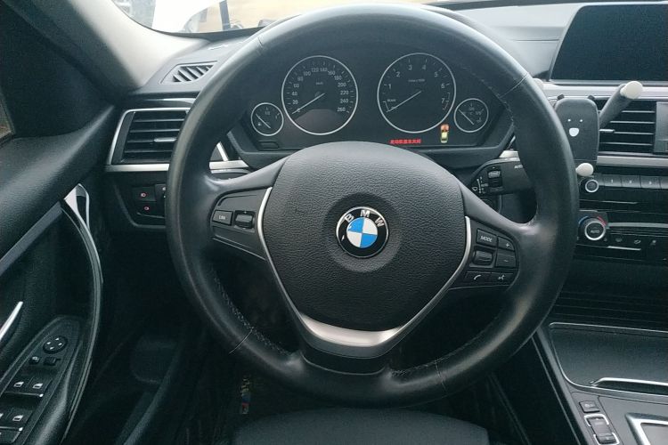 宝马3系 2018款 318Li中控内饰13