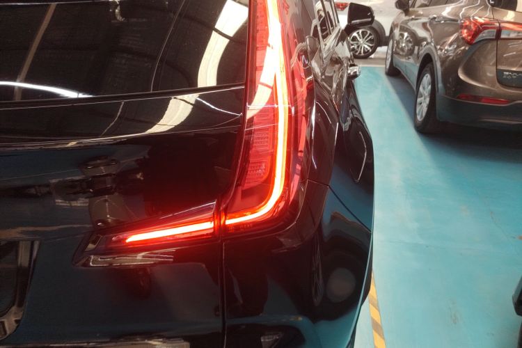 凯迪拉克XT4 2018款 28T 两驱技术型车身外观9