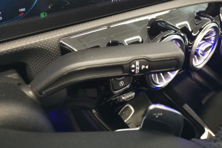 奔驰A级 2020款 改款 A 200 L 运动轿车时尚型中控内饰18