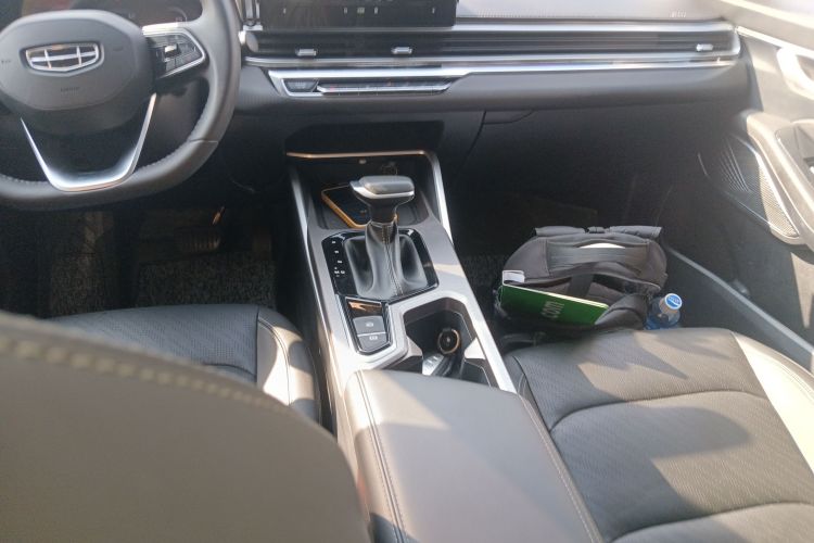 吉利汽车 帝豪 2022款 第4代 1.5L CVT尊贵型中控内饰18