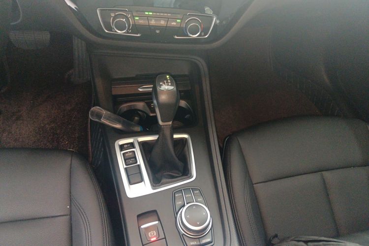 宝马1系 2019款 118i 时尚型局部细节18