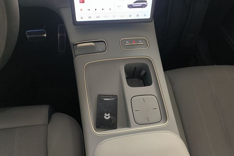 蔚来ES8 2023款 75kWh中控内饰18