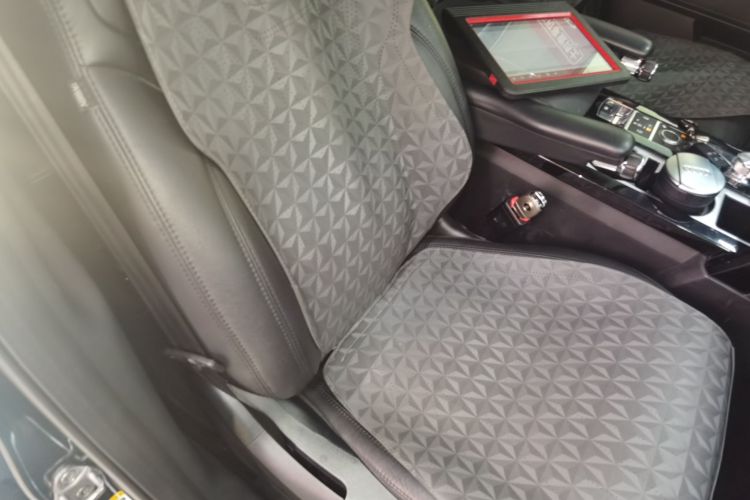 路虎 发现 2019款 2.0T SE中控内饰41