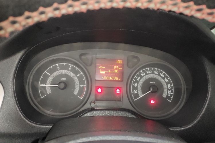 标致301 2014款 1.6L 手动舒适版中控内饰14