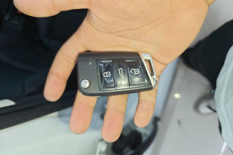 大众 高尔夫 2017款 230TSI 自动舒适百万辆纪念版中控内饰7001