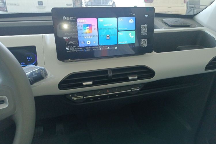 吉利银河 2024款 熊猫mini 200km 耐力熊中控内饰16