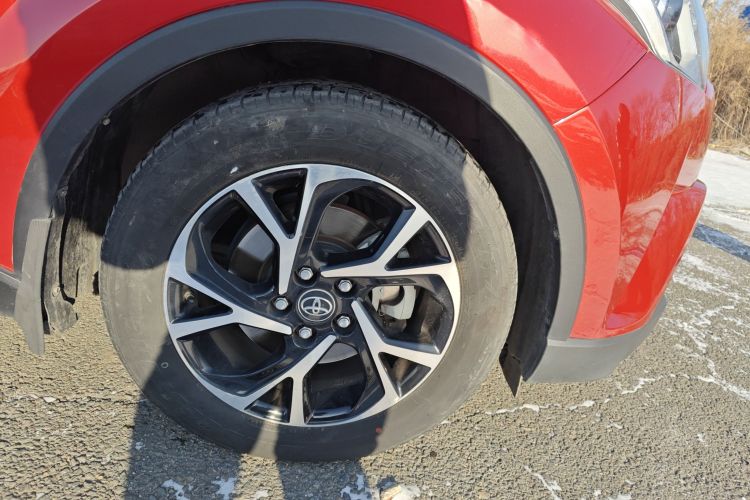 丰田C-HR 2018款 2.0L 领先天窗版 国V车身外观6007