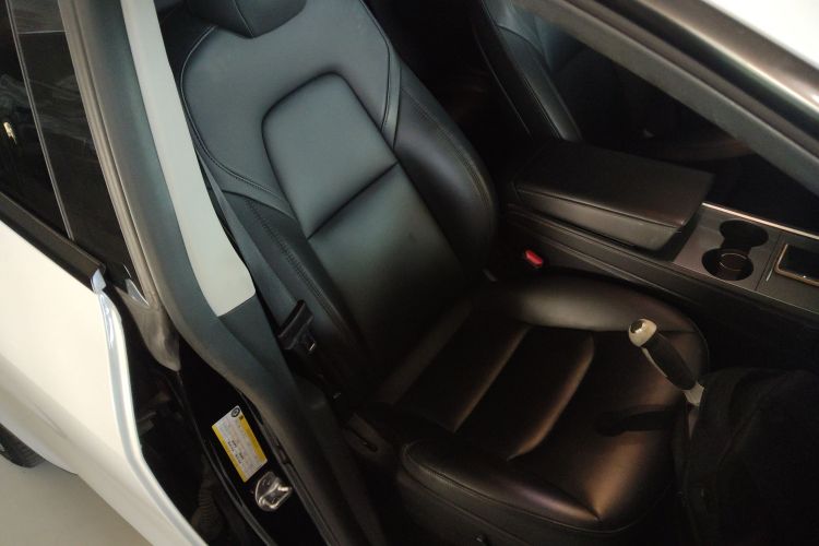 特斯拉 Model Y 2022款 后轮驱动版局部细节41