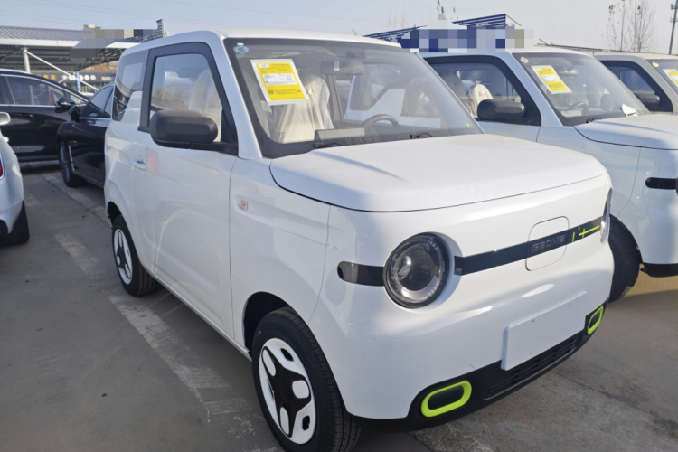 吉利银河 熊猫 2025款 210km 元气熊车身外观3