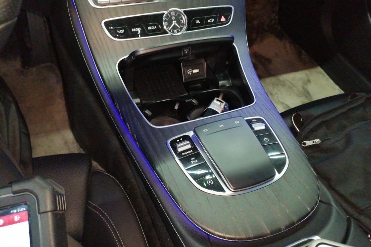 奔驰E级 2020款 改款 E 260 L 运动型局部细节18