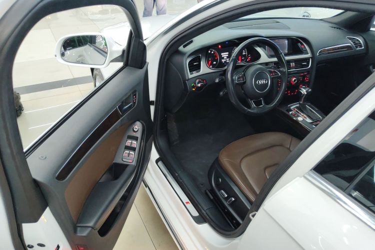 奥迪A4L 2016款 35 TFSI 典藏版 S line舒适型中控内饰7003