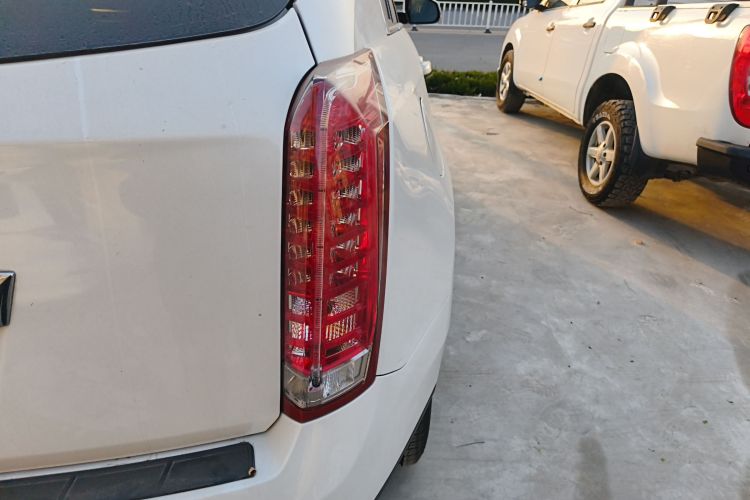 凯迪拉克SRX 2013款 3.0L 精英型车身外观6006