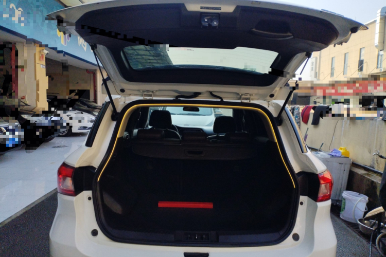 广汽传祺 传祺GS4 2016款 235T 手动豪华版机舱底盘23