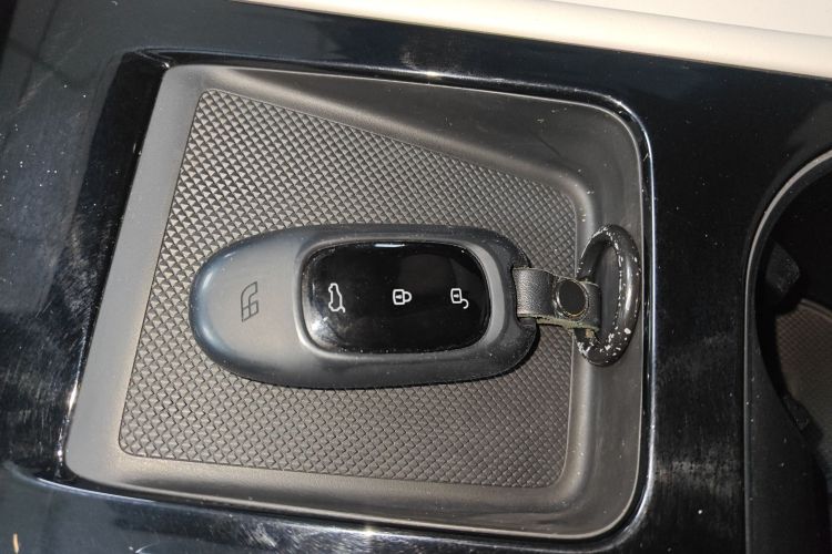 理想汽车 理想ONE 2021款 增程6座版中控内饰11