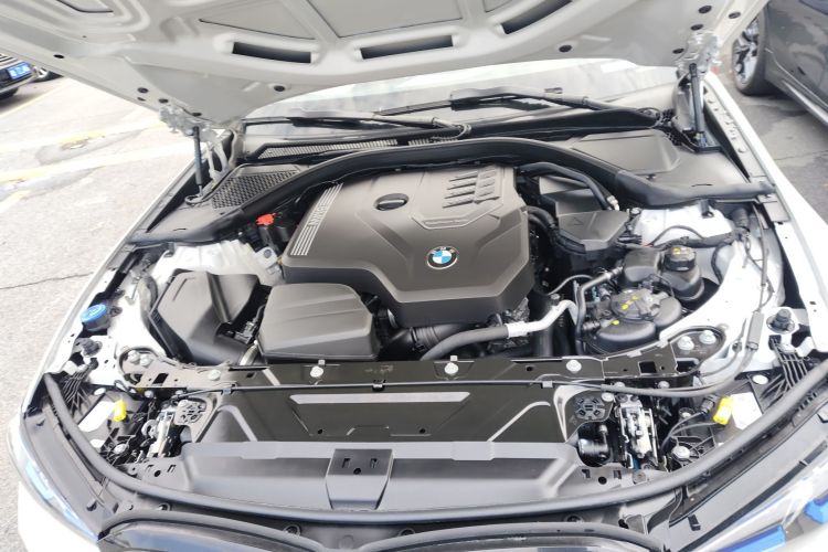 宝马3系 2025款 330Li 尊享型 M运动曜夜套装局部细节24