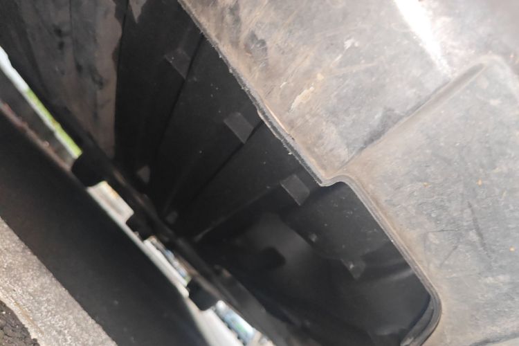 奔驰R级 2010款 R 300 L 豪华型局部细节9008