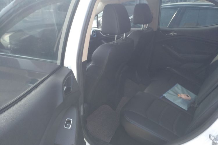 比亚迪 元新能源 2018款 EV360 智联炫酷型中控内饰7004