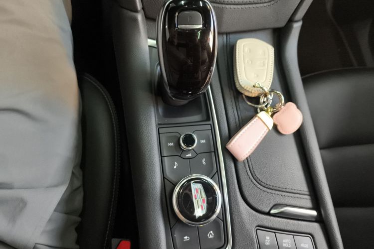 凯迪拉克XT5 2021款 2.0T 四驱豪华型中控内饰18