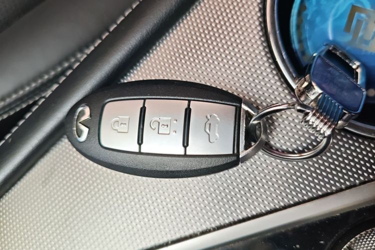 英菲尼迪Q50L 2016款 2.0T 进取版中控内饰11